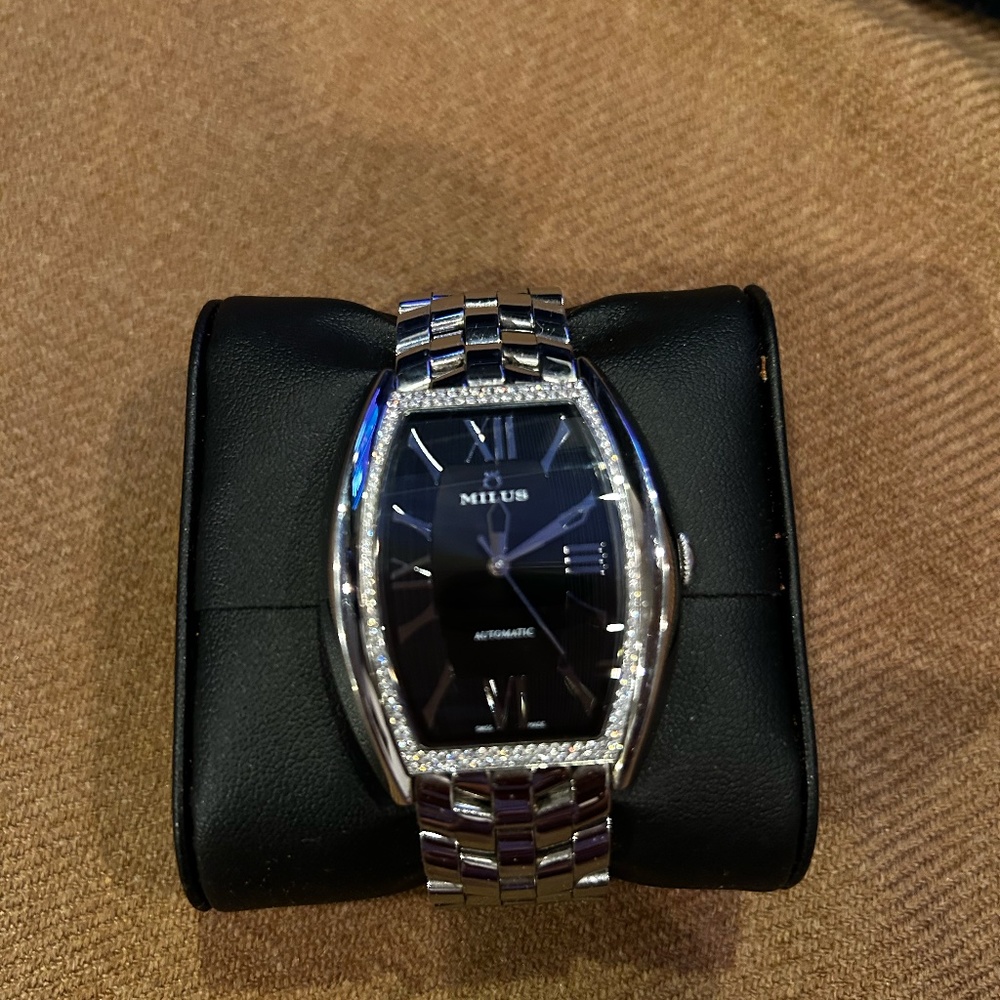 Milus Watch - Picture 6 of 8